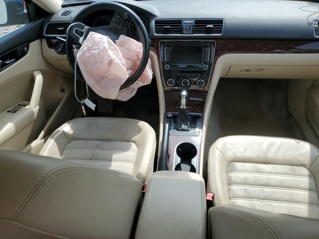 1VWCM7A3XDC053227 2013 Volkswagen Passat Sel