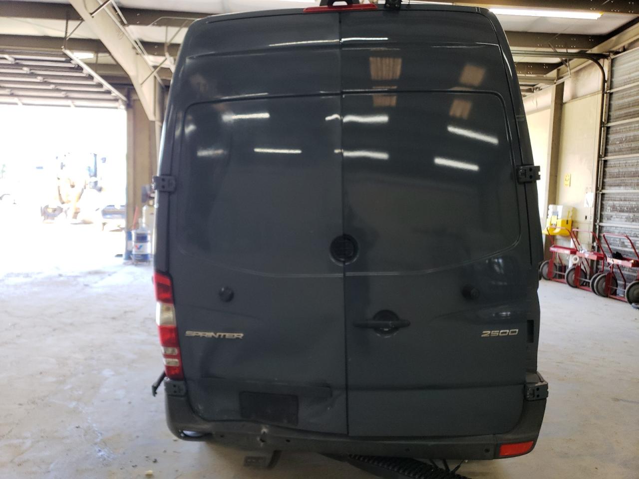 WD3PE7CD2JP646702 2018 Mercedes-Benz Sprinter 2500