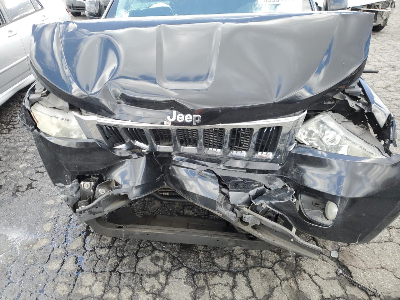 1J4RR4GG7BC576588 2011 Jeep Grand Cherokee Laredo