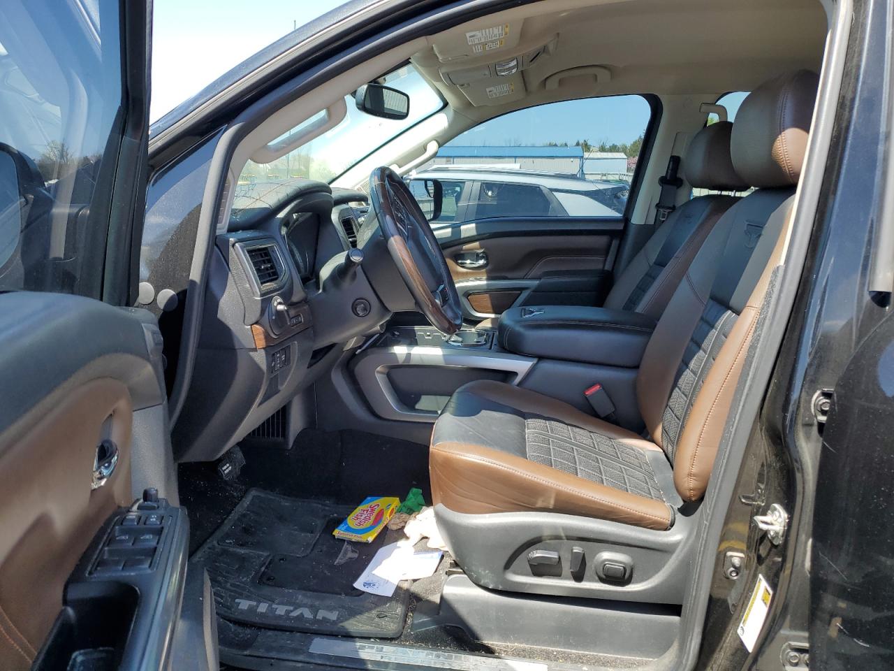 1N6AA1E59JN543599 2018 Nissan Titan Sv