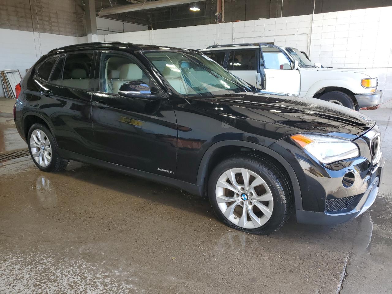 2013 BMW X1 xDrive28I vin: WBAVL1C55DVR87968