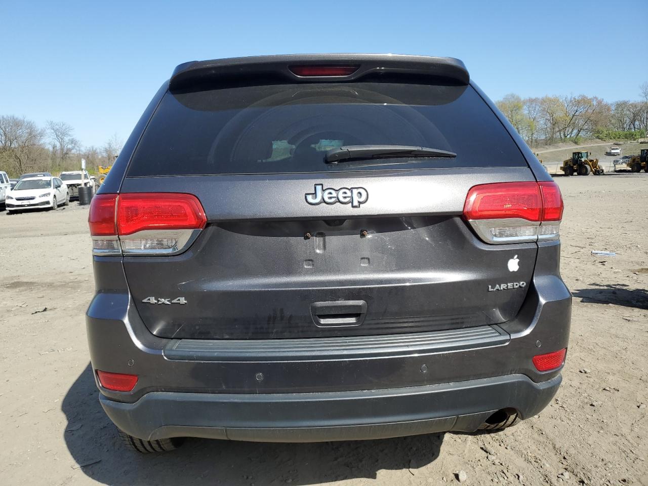 1C4RJFAG7JC468049 2018 Jeep Grand Cherokee Laredo