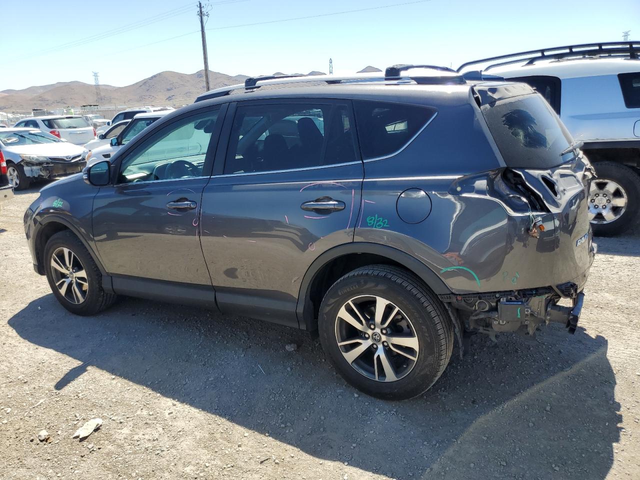 2T3WFREV8HW388362 2017 Toyota Rav4 Xle