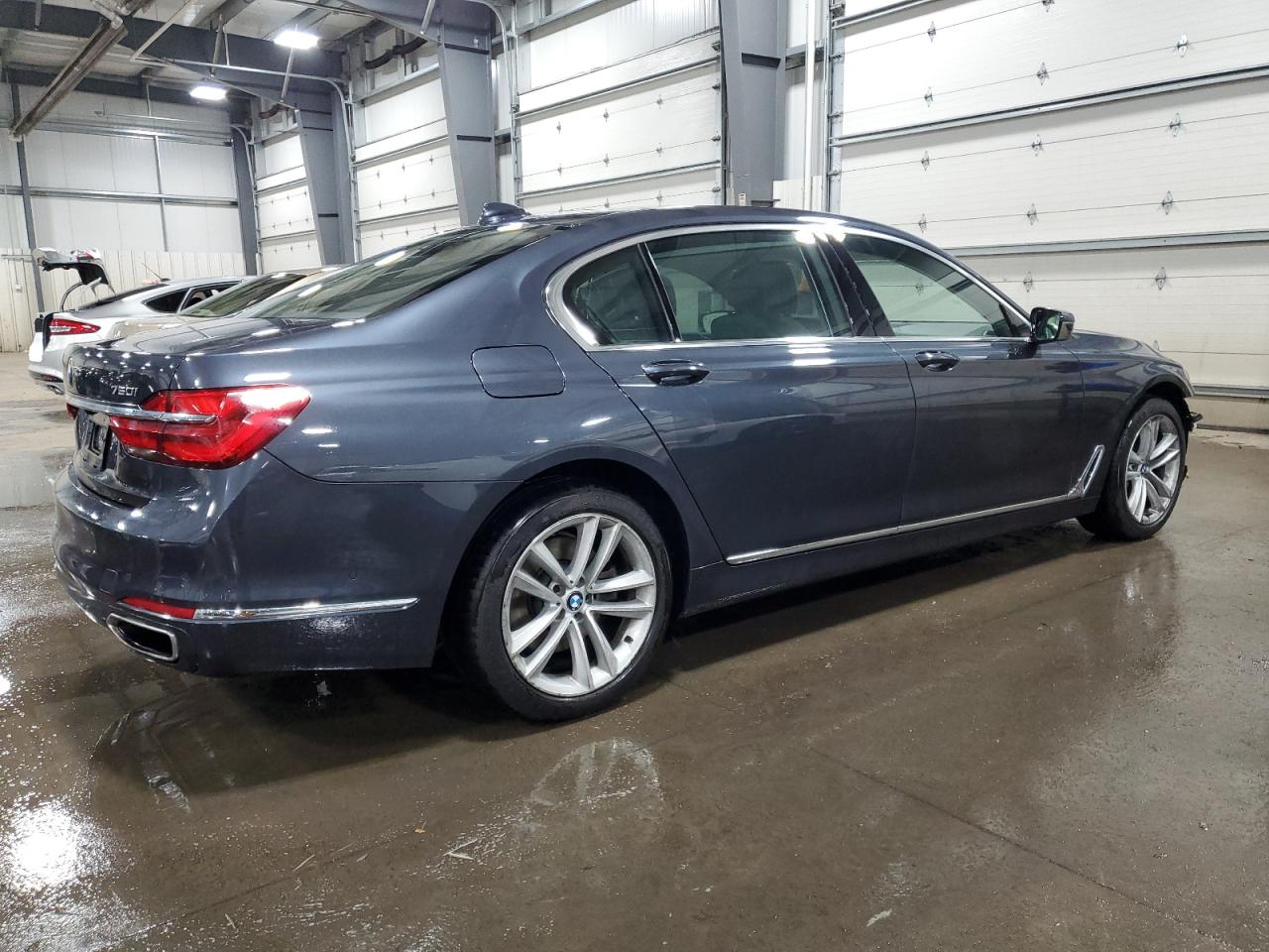 2016 BMW 750 Xi vin: WBA7F2C51GG416380