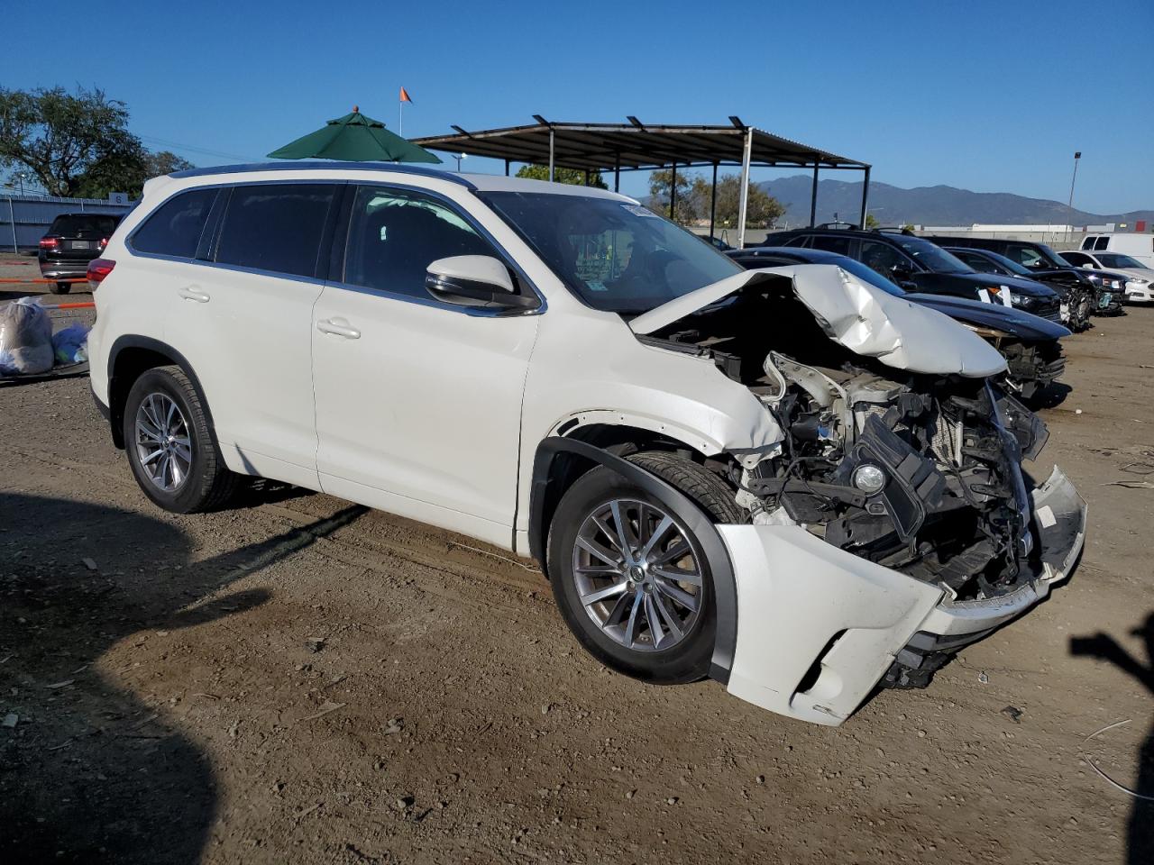 5TDJZRFH5JS540308 2018 Toyota Highlander Se