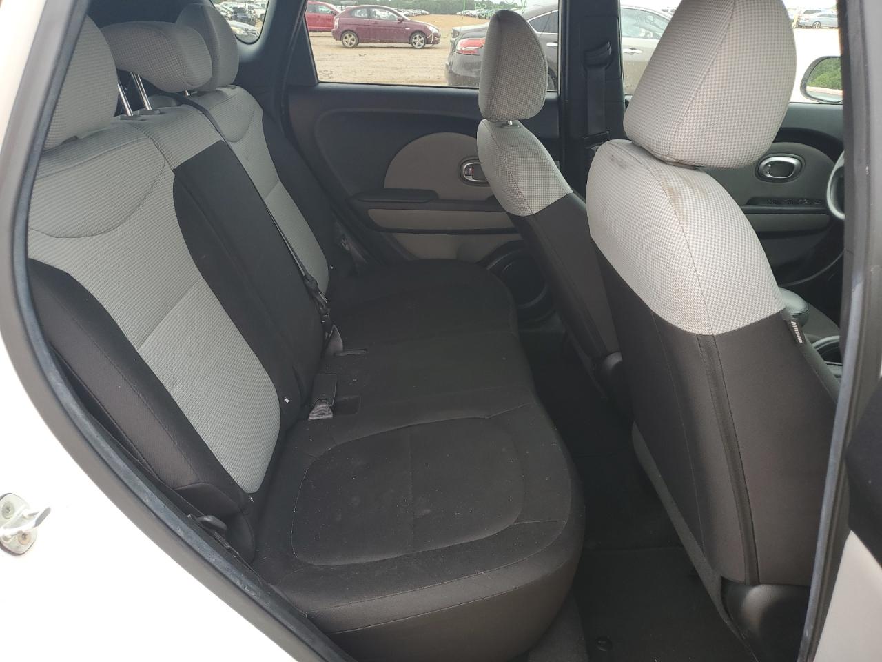 KNDJN2A22G7389307 2016 Kia Soul