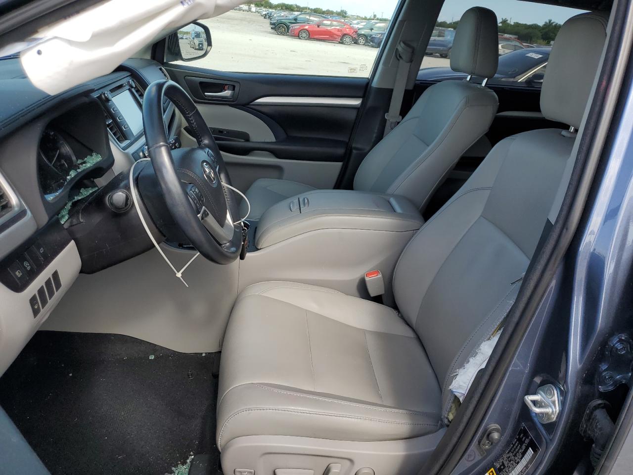 5TDKZRFH9JS276918 2018 Toyota Highlander Se