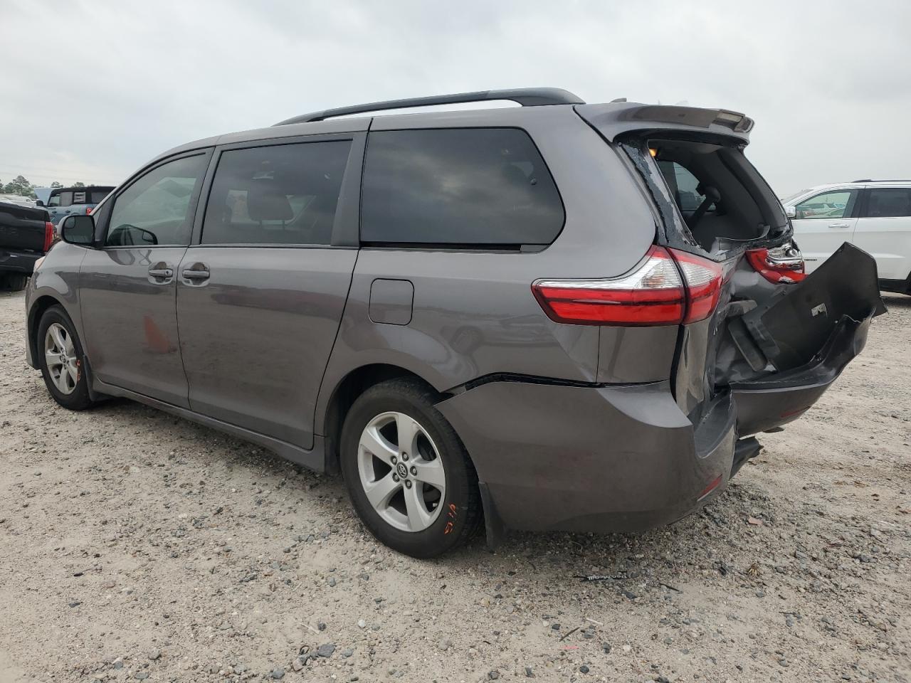 5TDKZ3DC0JS957568 2018 Toyota Sienna Le