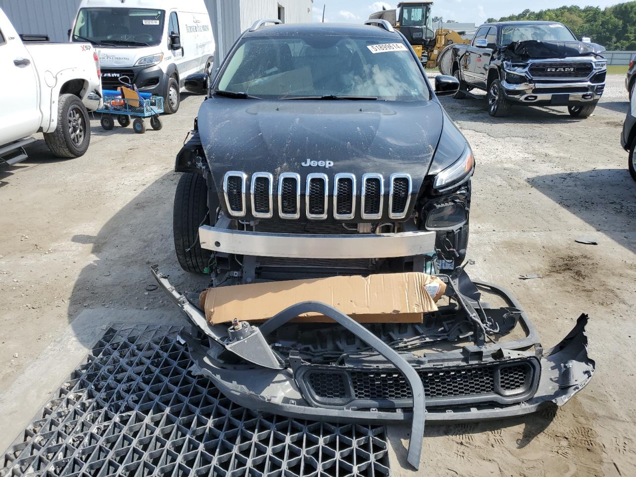 1C4PJLCB2JD554032 2018 Jeep Cherokee Latitude