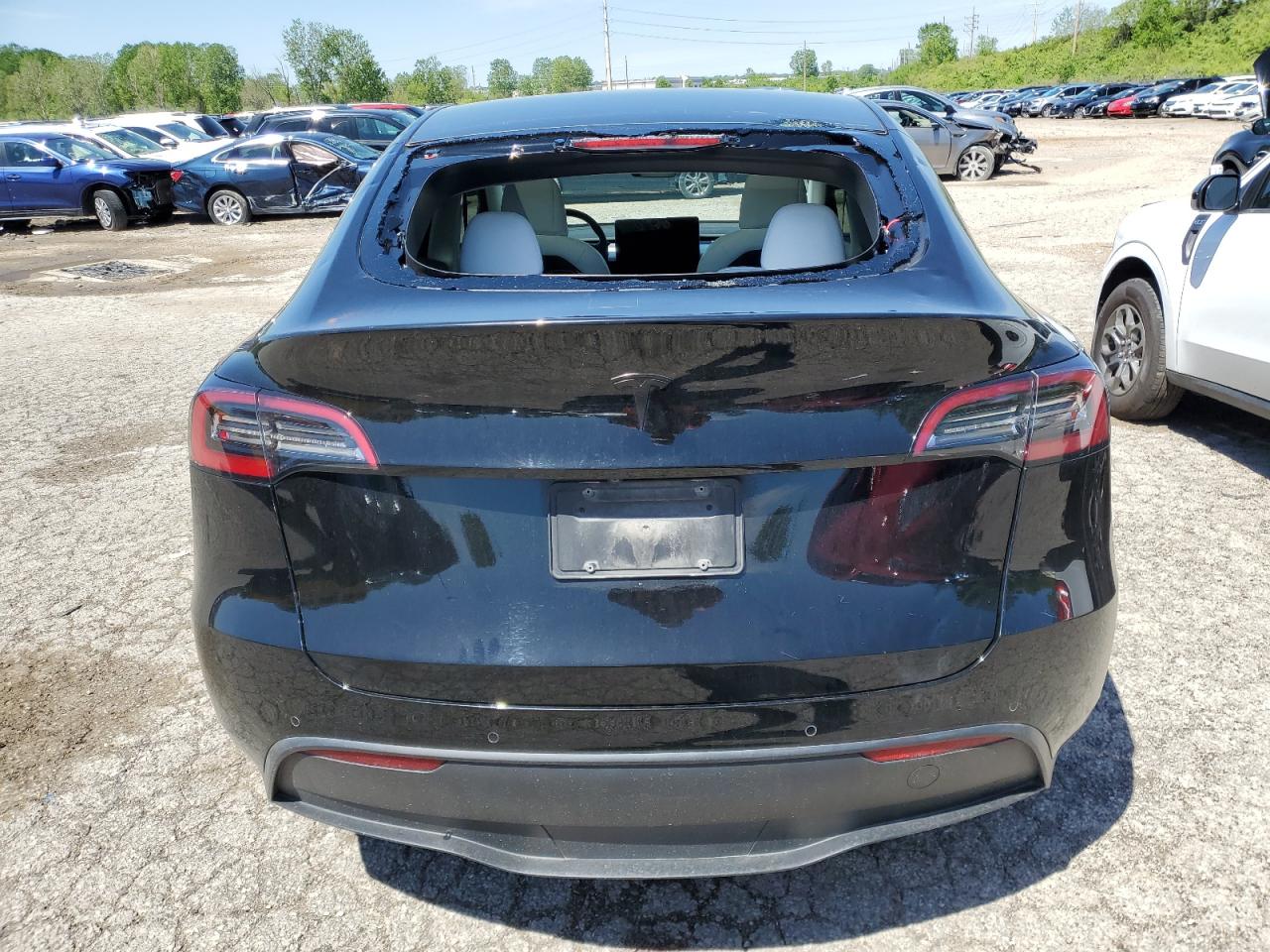 5YJYGDEE4MF256272 2021 Tesla Model Y