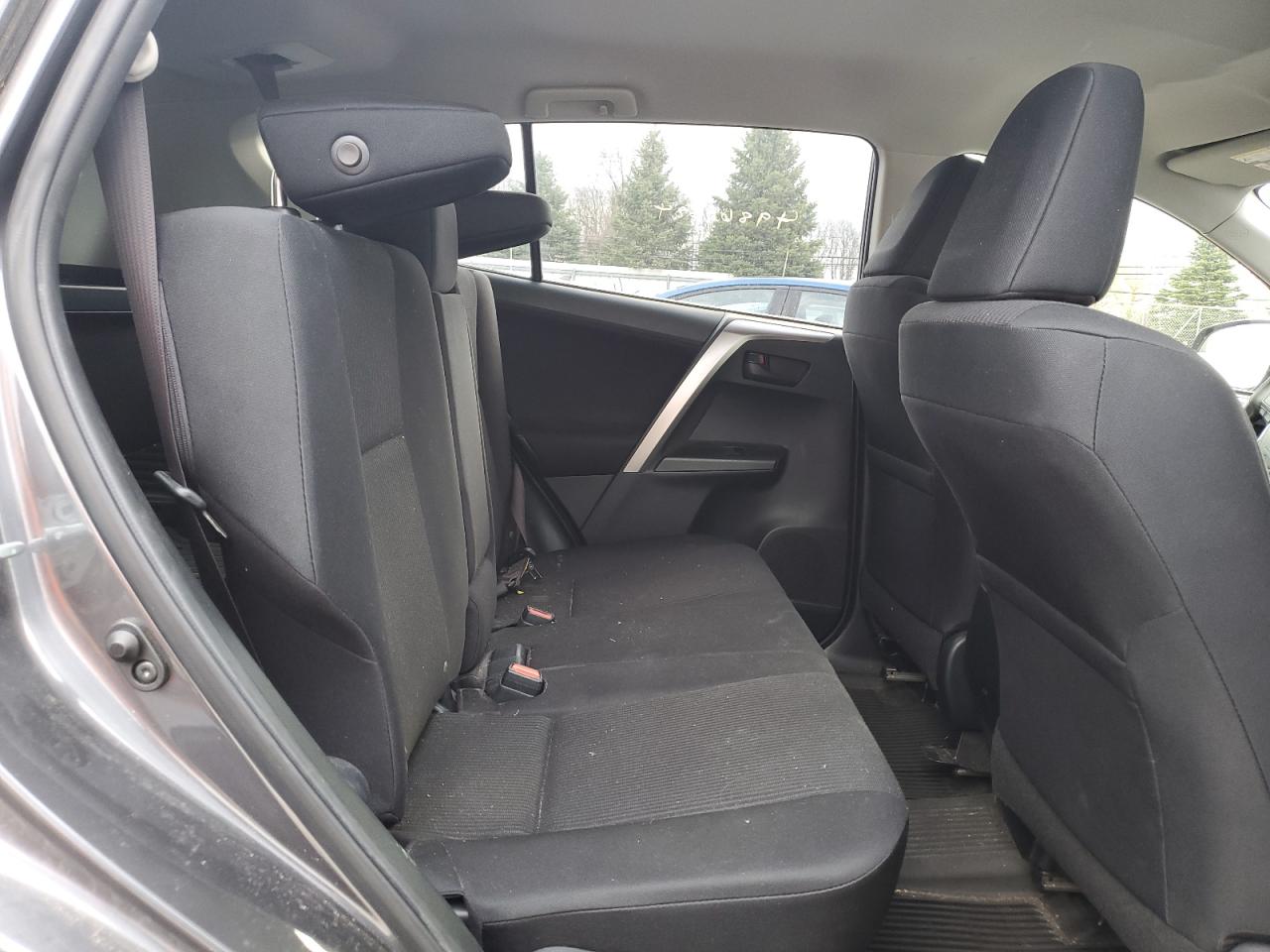 JTMBFREV6HJ106295 2017 Toyota Rav4 Le