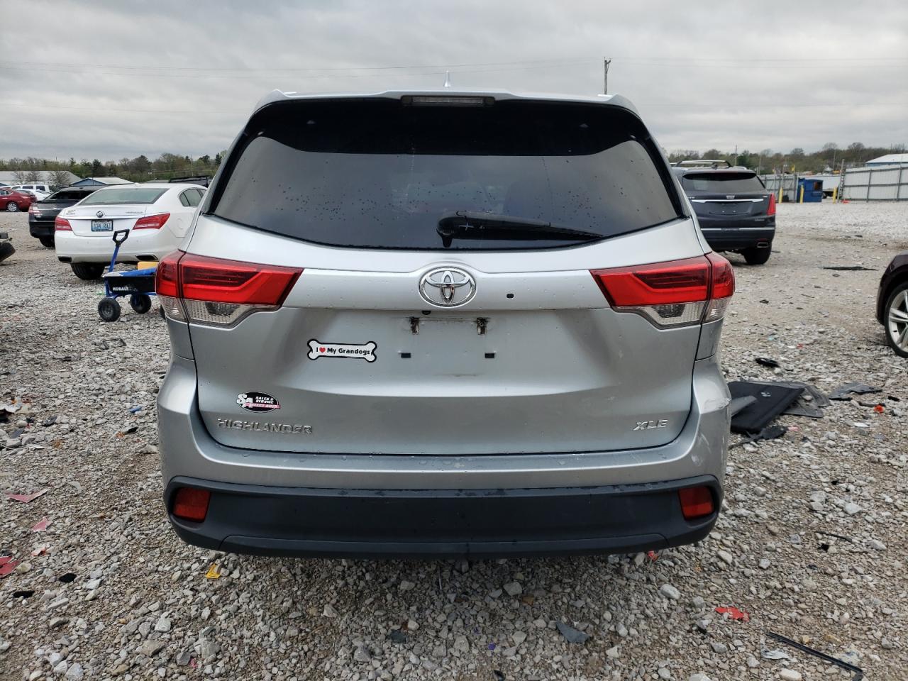 5TDKZRFH9KS558610 2019 Toyota Highlander Se
