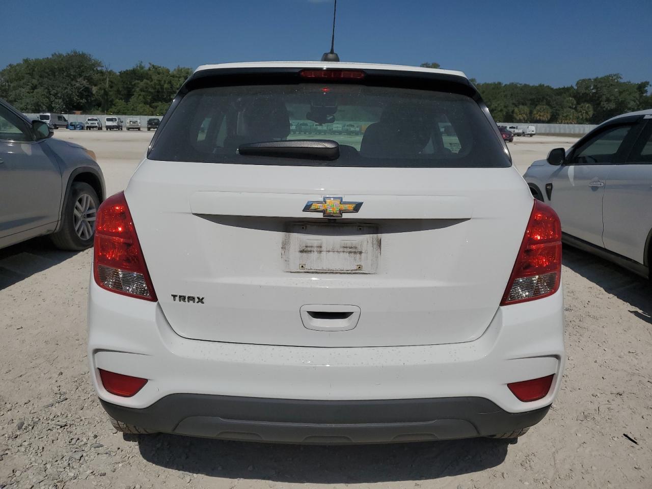 3GNCJKSB0KL388655 2019 Chevrolet Trax Ls