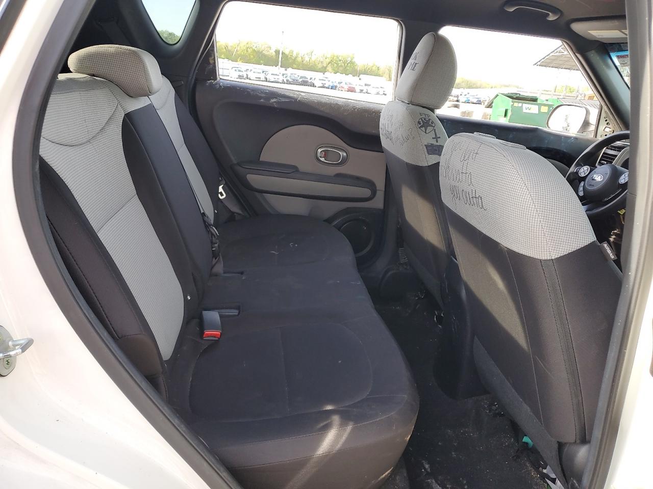 KNDJN2A21G7272608 2016 Kia Soul