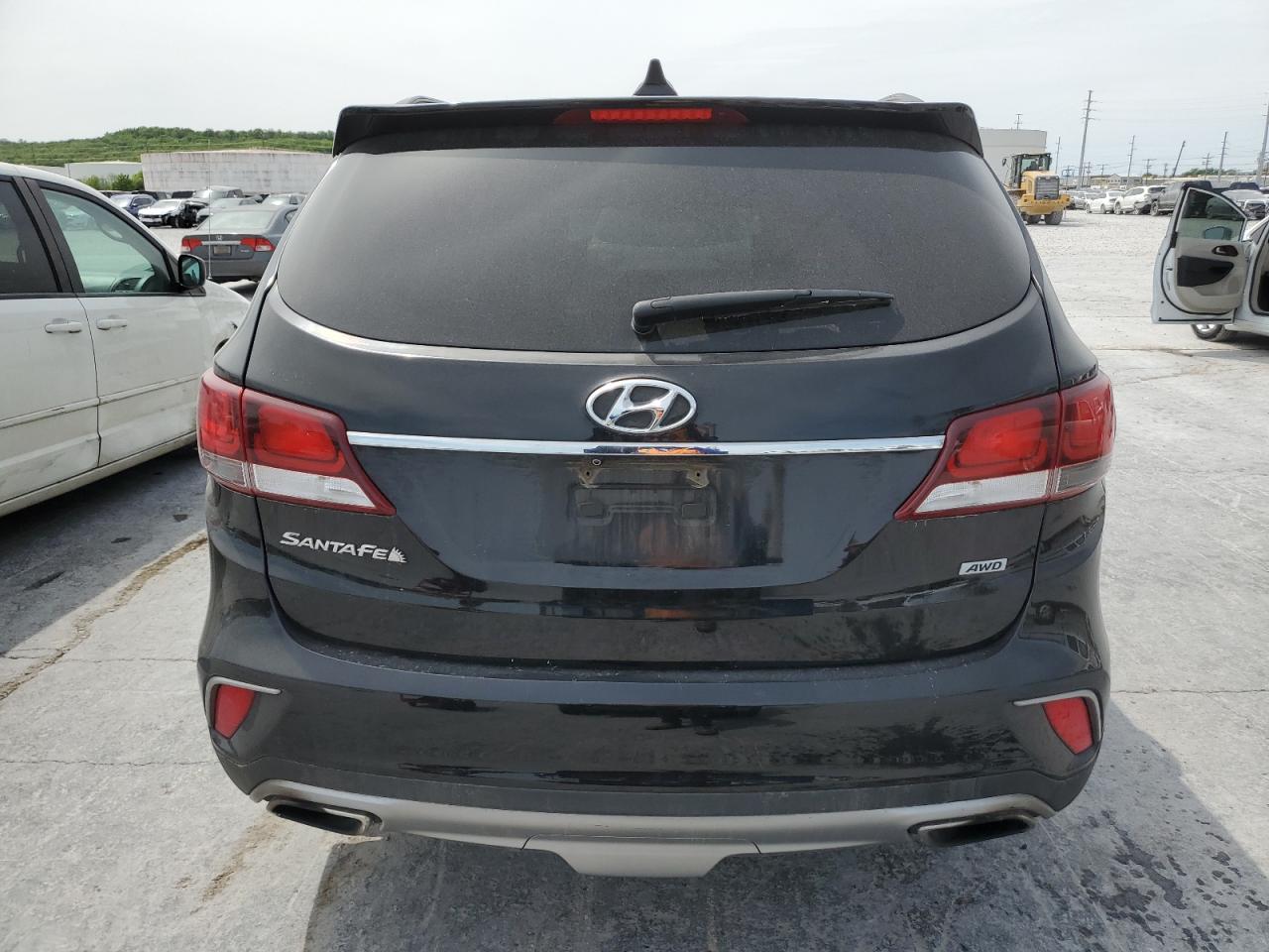 KM8SMDHF2HU216817 2017 Hyundai Santa Fe Se