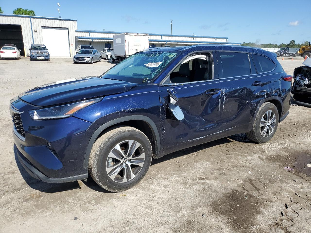 5TDGZRAH8MS536890 2021 Toyota Highlander Xle