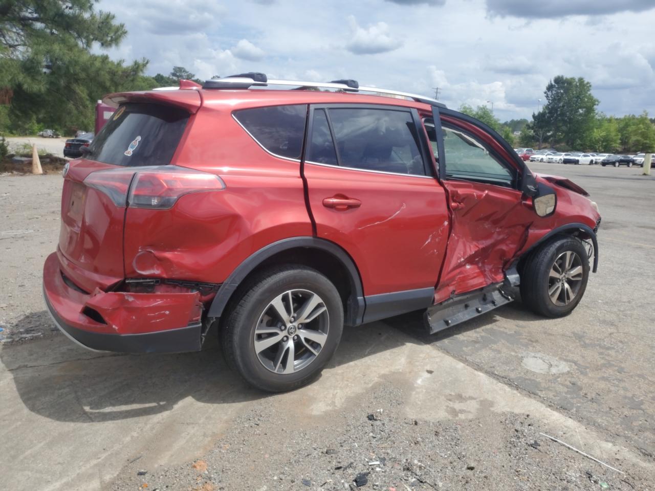 JTMWFREV3HJ121175 2017 Toyota Rav4 Xle