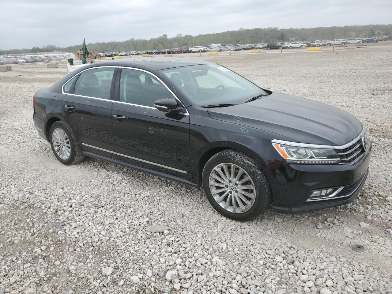 1VWBS7A35GC053044 2016 Volkswagen Passat Se