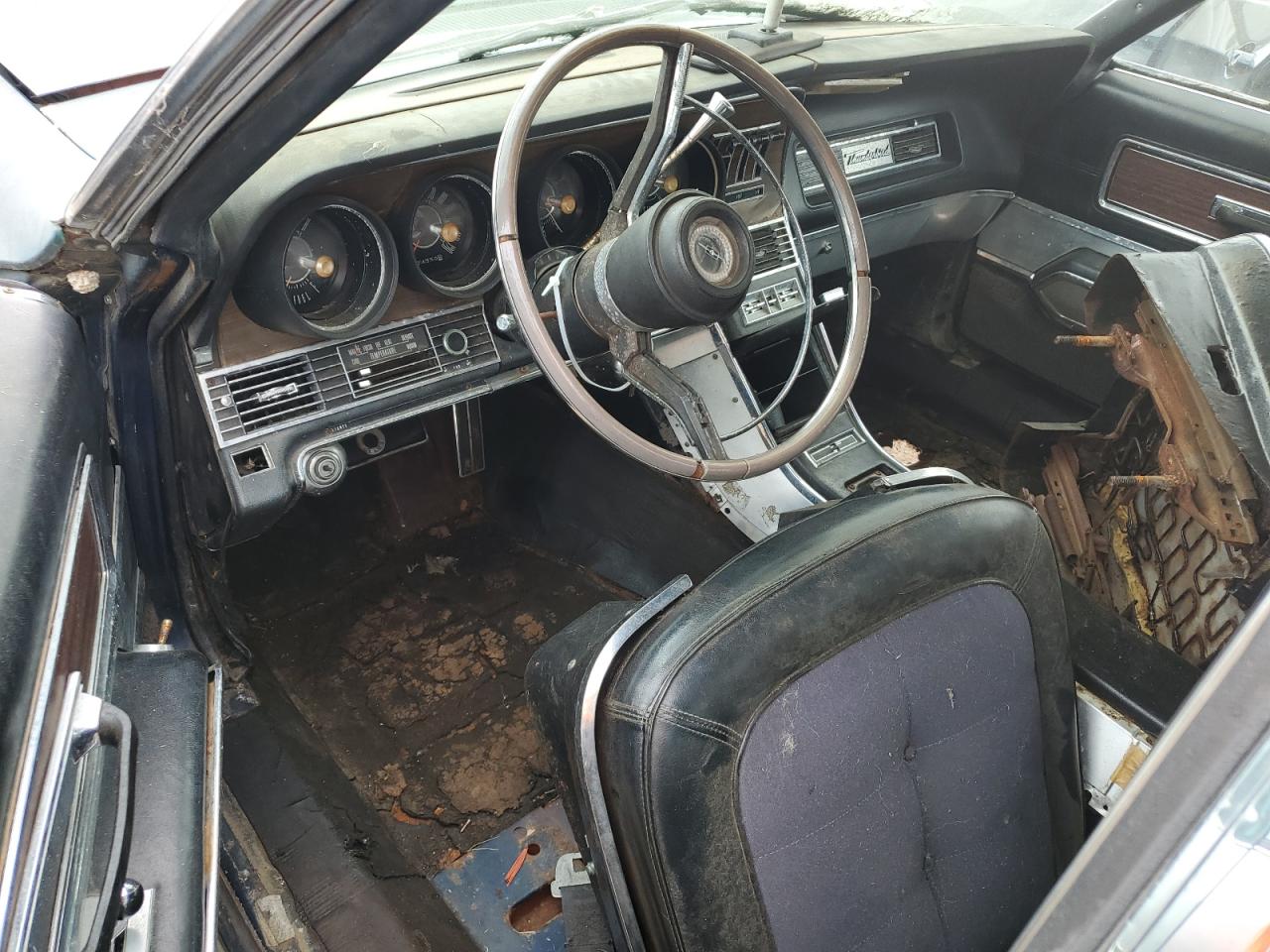 7Y840122519 1967 Ford Thunderbir