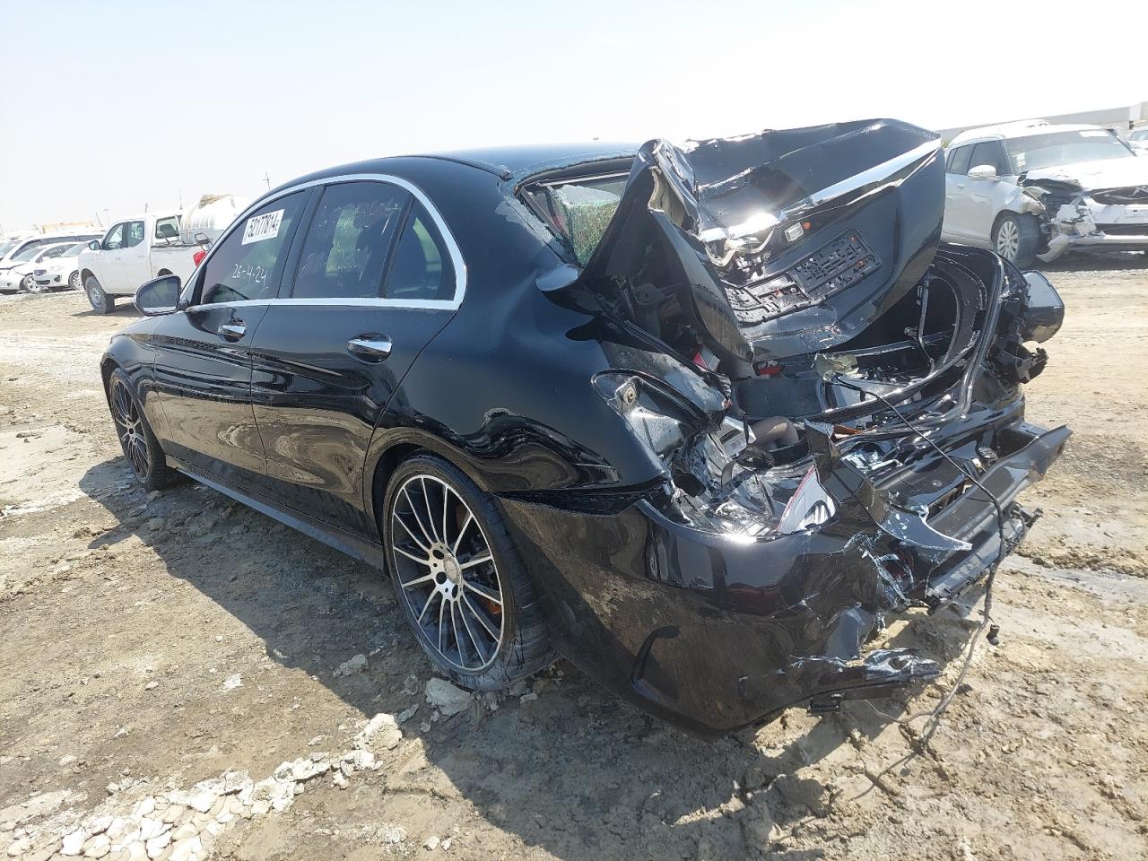 WDDWF4CB3FR061138 Auction: COPART UAE Lot: 52177814 Location: DUBAI INDUSTRIAL CITY - DUBAI WDDWF4CB3FR061138 MERCEDES BENZ C200 2015 BLACK Photo 3