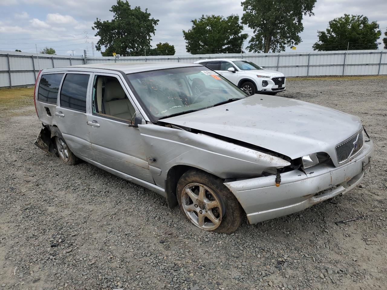 YV1LW61J9Y2671697 2000 Volvo V70 Base