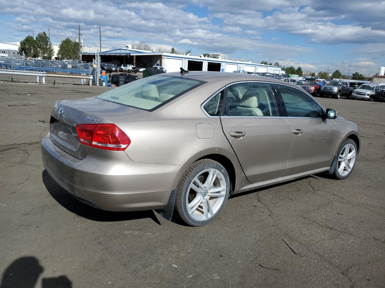 1VWBV7A35FC083778 2015 Volkswagen Passat Se