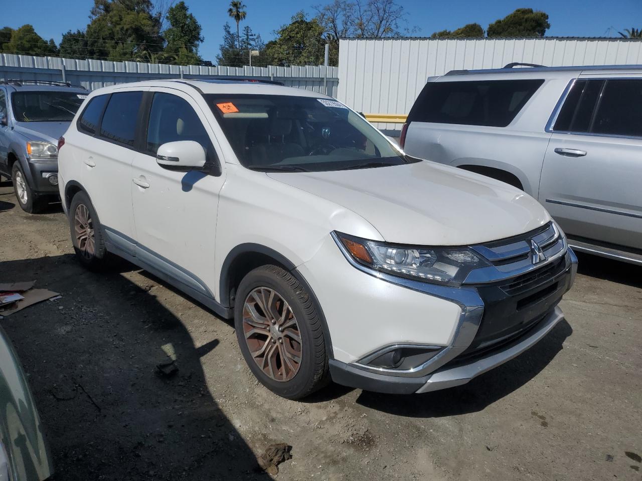 JA4AD3A32HZ040925 2017 Mitsubishi Outlander Se