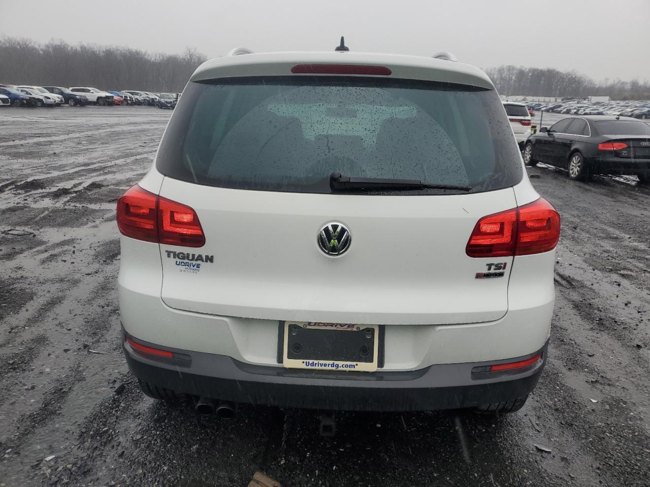 WVGBV7AX6GW519281 2016 Volkswagen Tiguan S