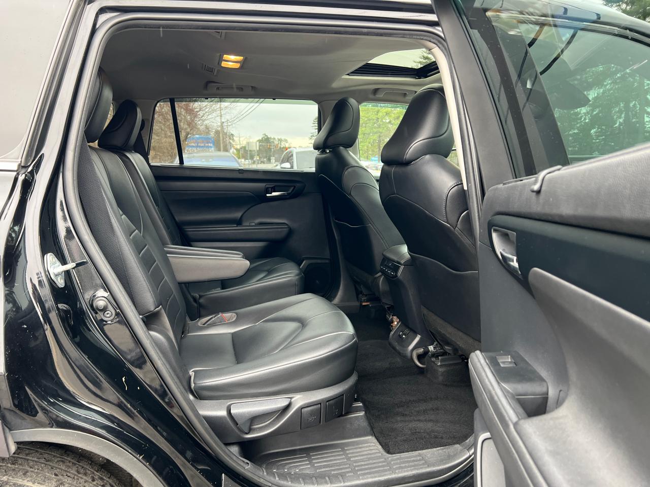 5TDGZRAH4LS502735 2020 Toyota Highlander Xle