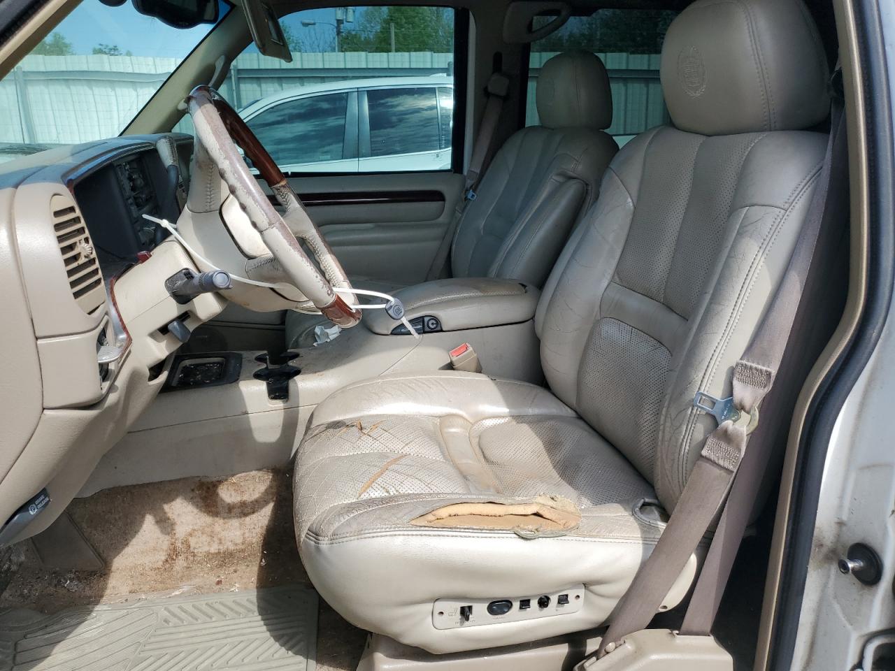 1GYEK63R2YR221081 2000 Cadillac Escalade Luxury