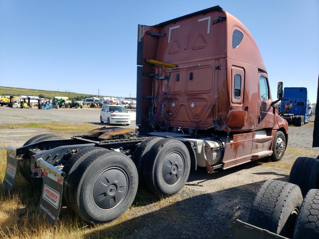 Lot #2570045279 2020 FREIGHTLINER CASCADIA 1