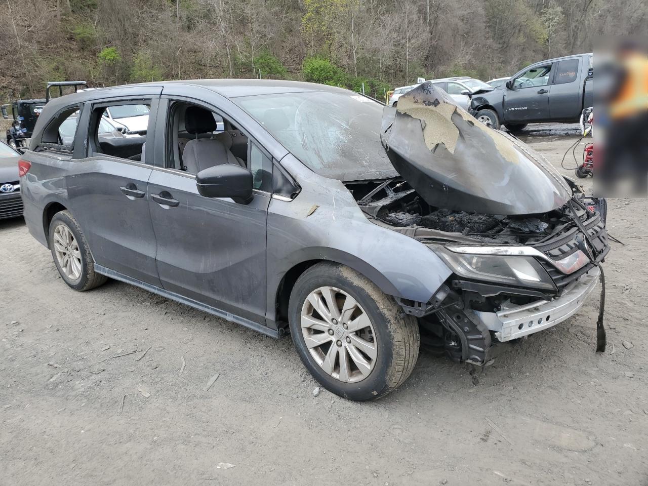 5FNRL6H28JB027392 2018 Honda Odyssey Lx