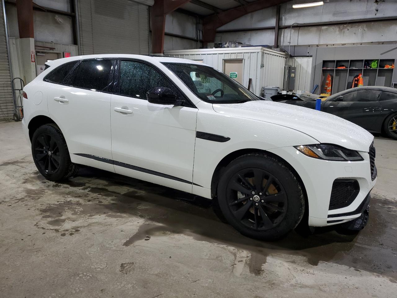 2024 Jaguar F-Pace R-Dynamic S vin: SADCT2EX8RA725072