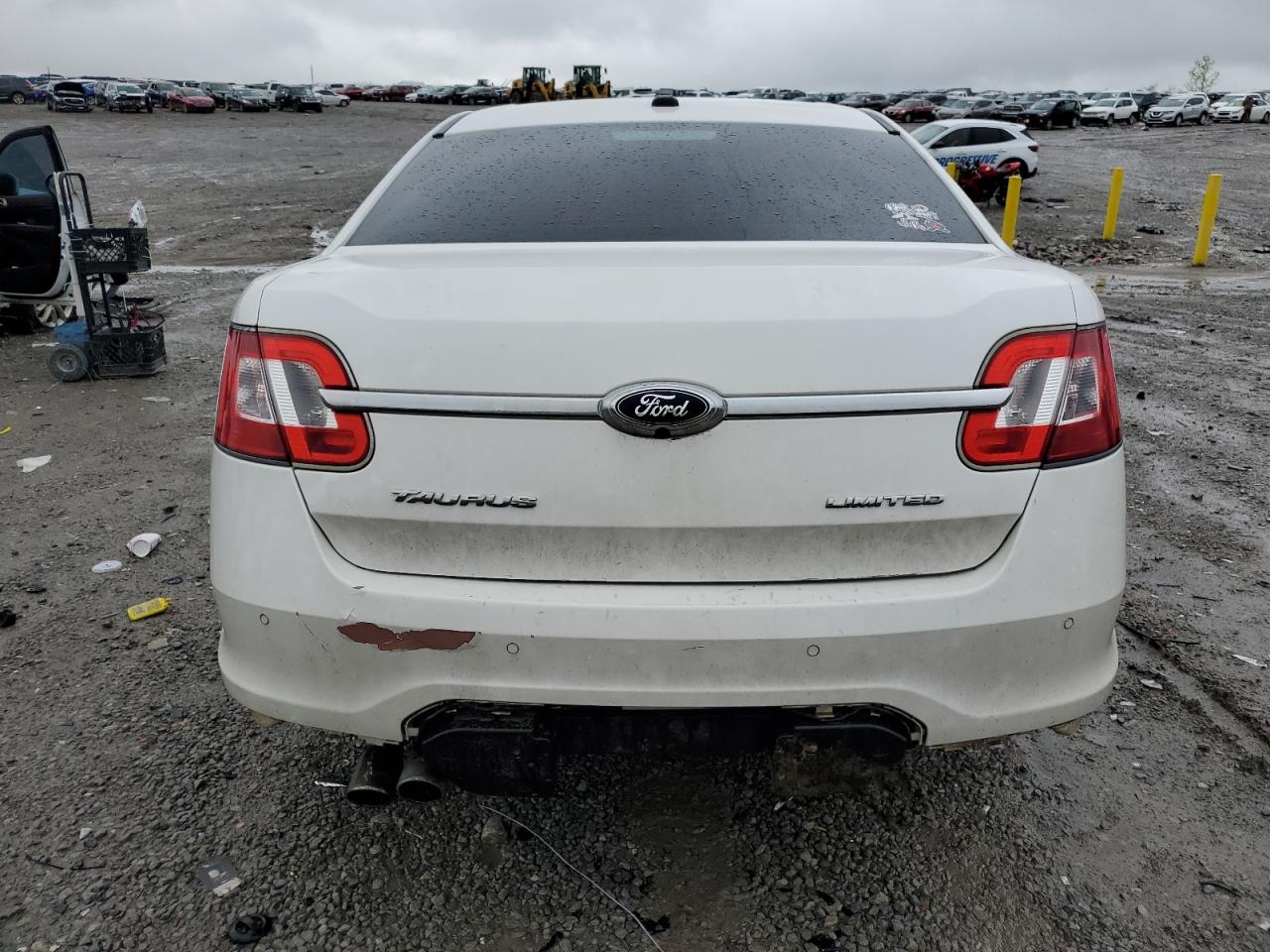 1FAHP2FW8BG164263 2011 Ford Taurus Limited