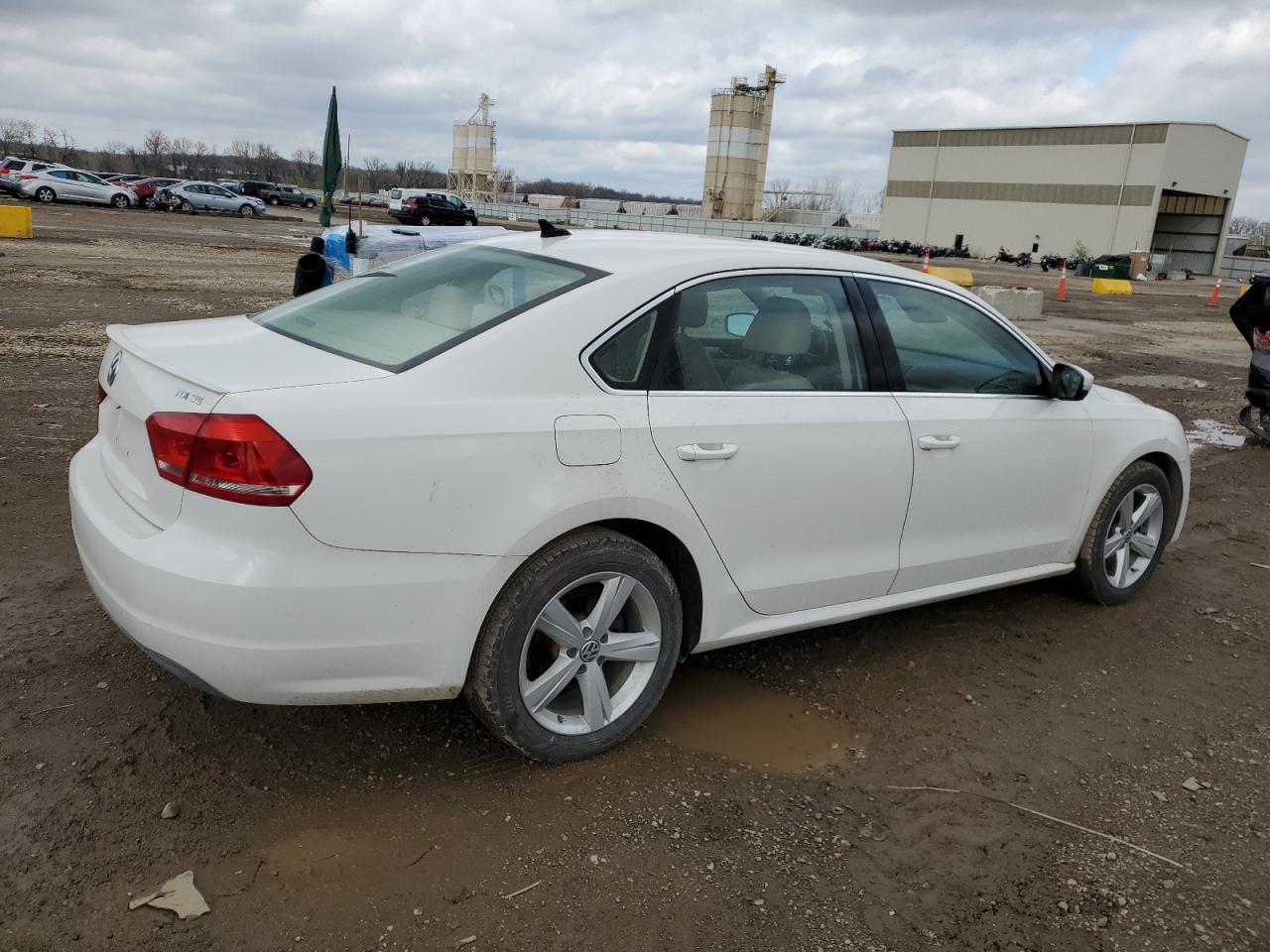 Lot #2909838998 2013 VOLKSWAGEN PASSAT SE