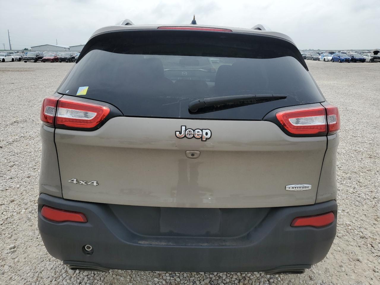 1C4PJMCS2GW324929 2016 Jeep Cherokee Latitude