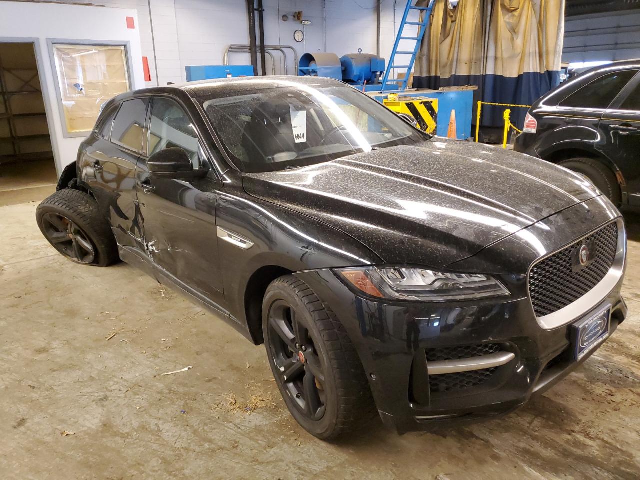 SADCL2BV7HA068475 2017 Jaguar F-Pace R - Sport