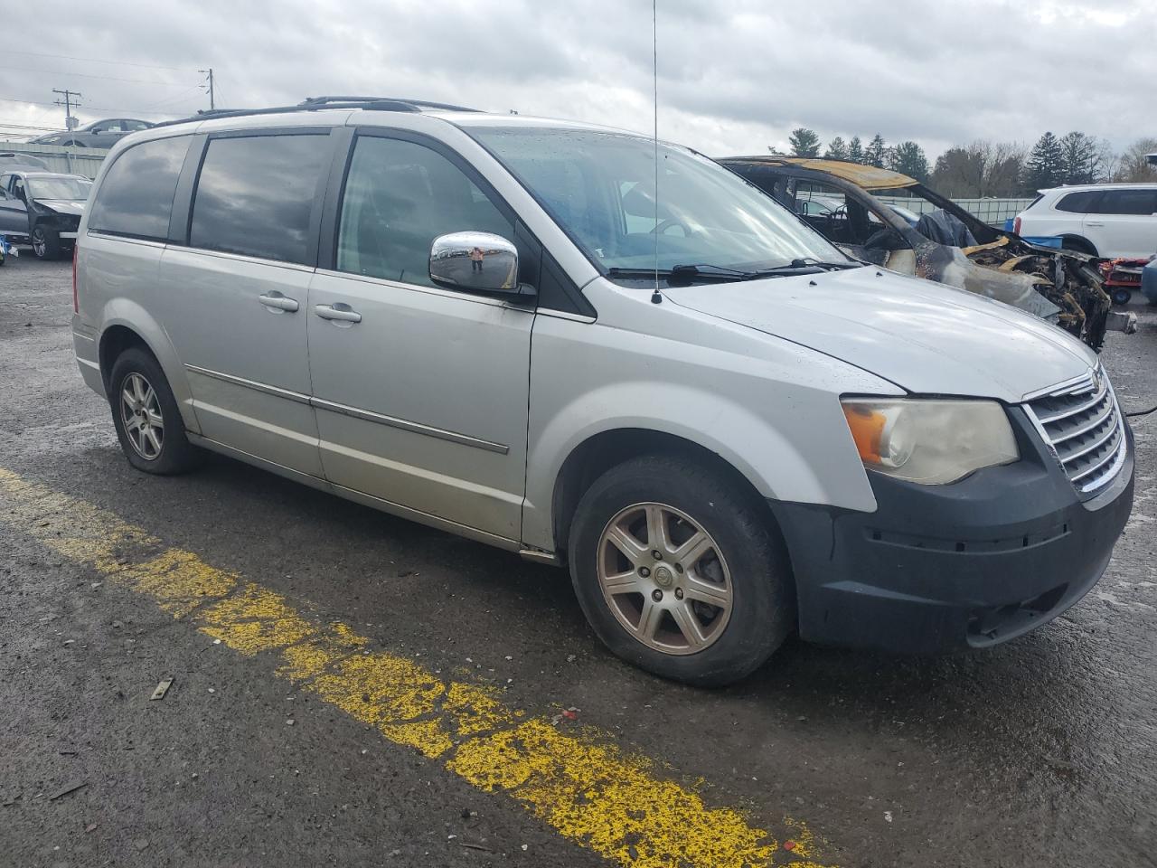 Lot #2494354968 2010 CHRYSLER TOWN & COU