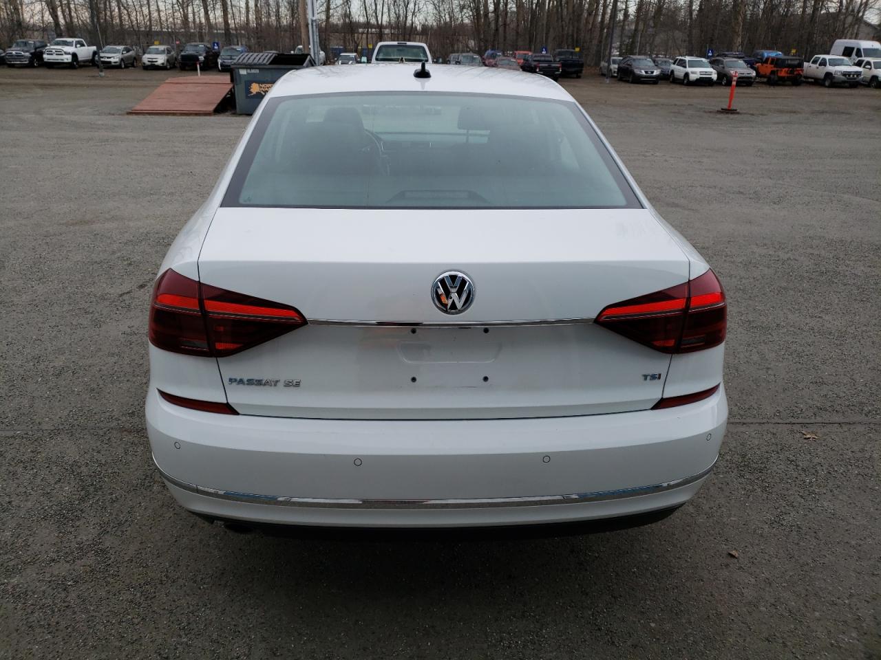 1VWBA7A39JC038380 2018 Volkswagen Passat Se