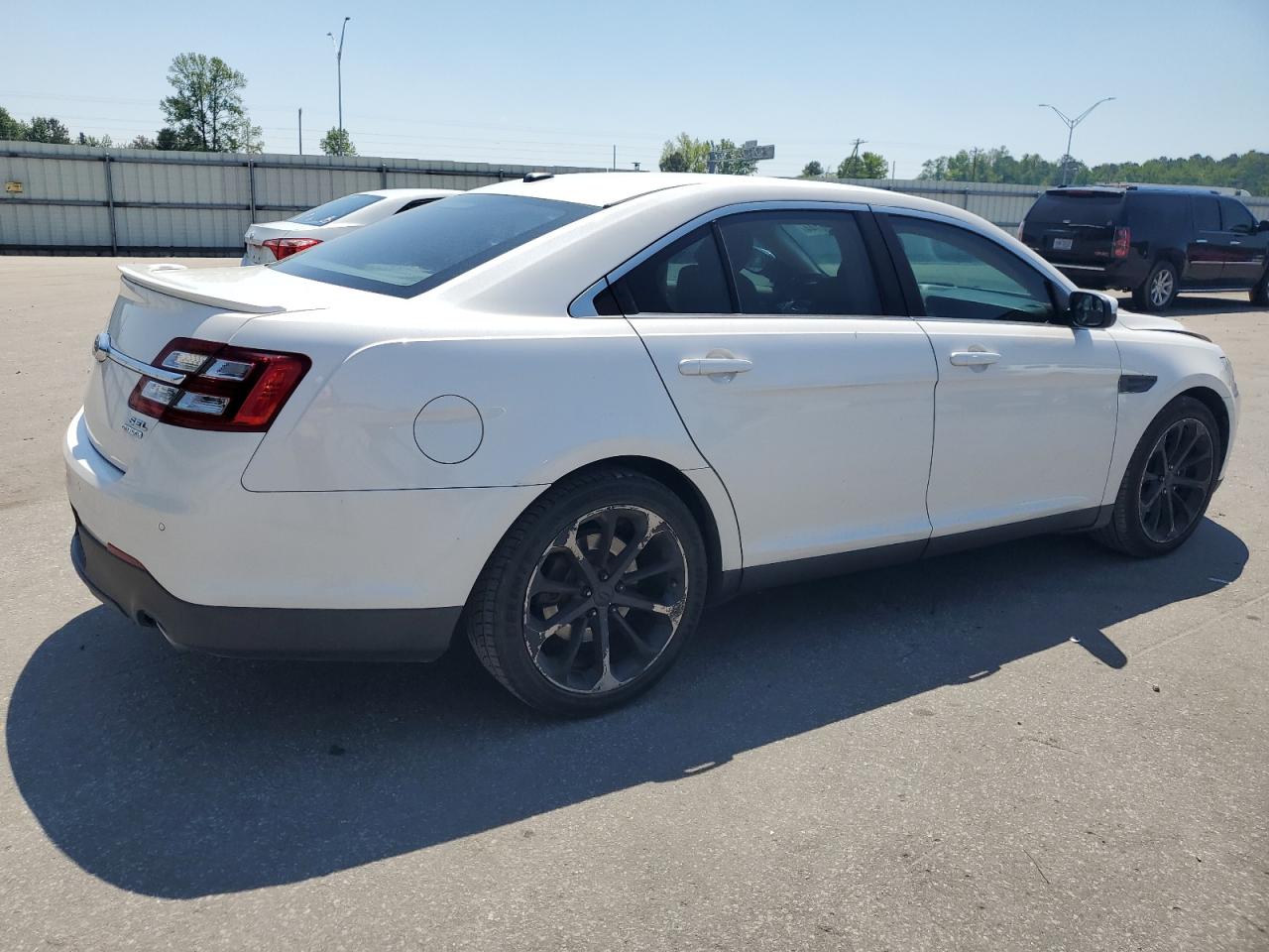 Lot #2823881144 2015 FORD TAURUS SEL