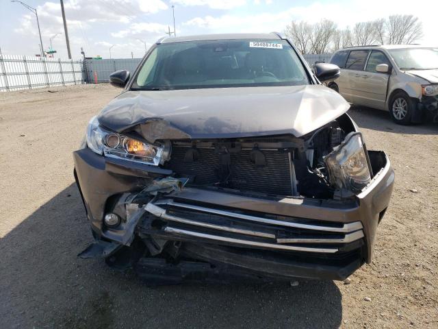 VIN 5TDJZRFH5KS569826 2019 Toyota Highlander, SE no.5