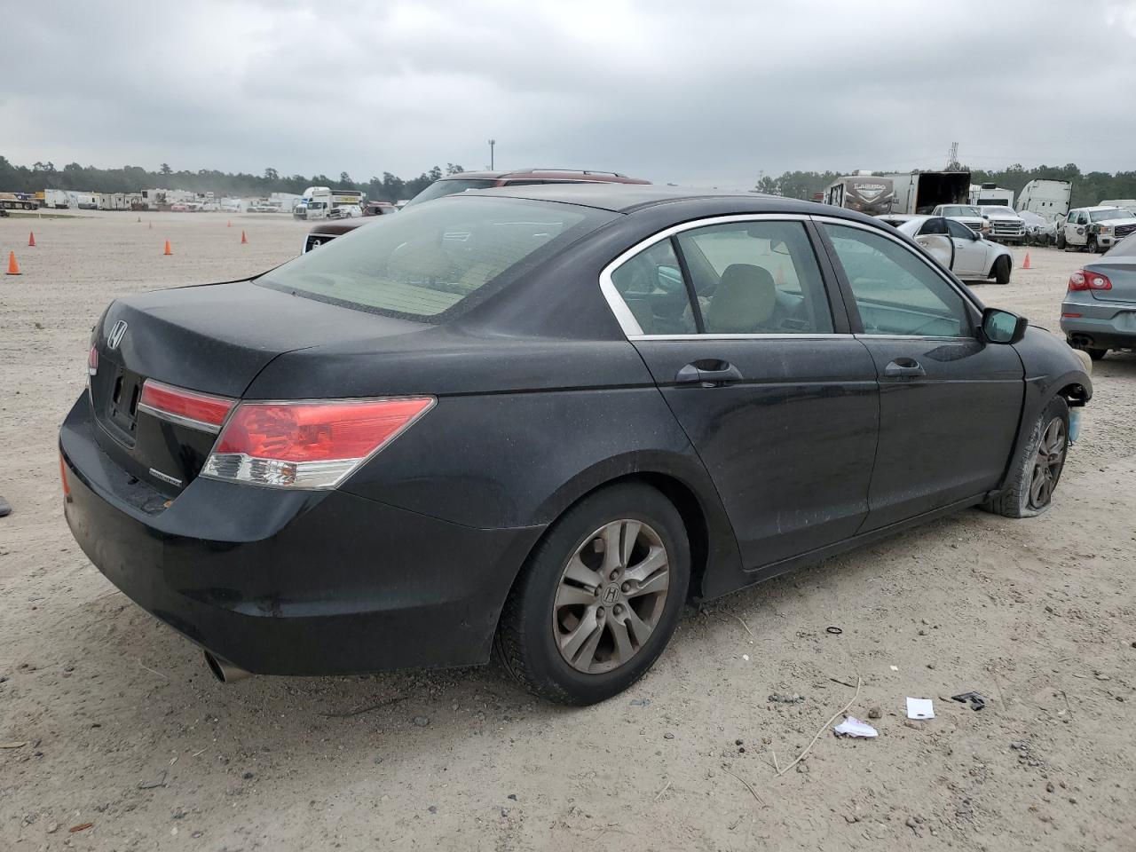 1HGCP2F64BA154774 2011 Honda Accord Se