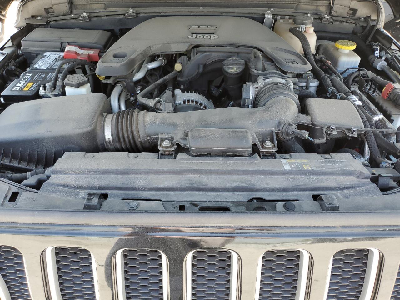 1C4HJXEG6JW319738 2018 Jeep Wrangler Unlimited Sahara