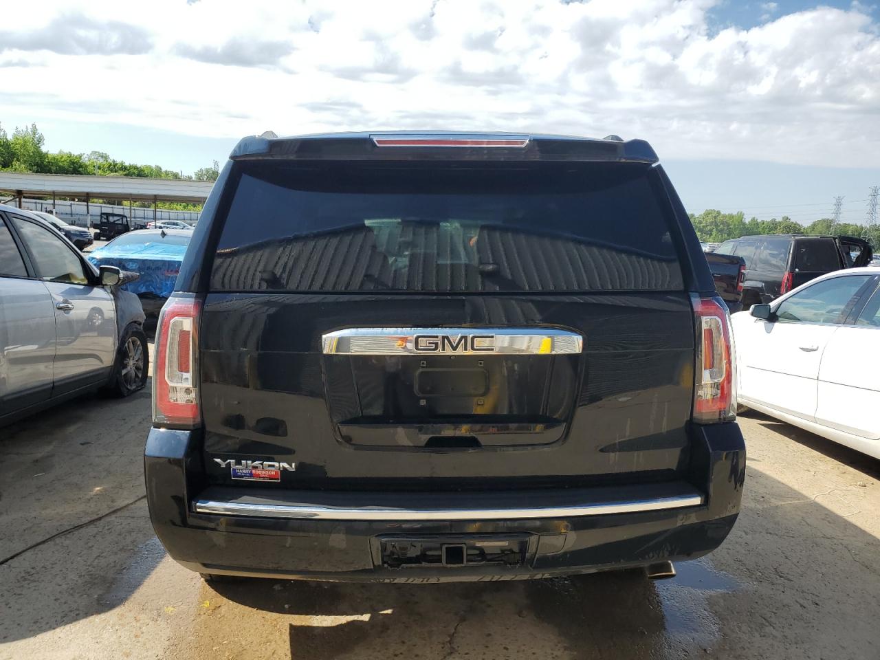 2019 GMC Yukon Denali vin: 1GKS2CKJ1KR322529