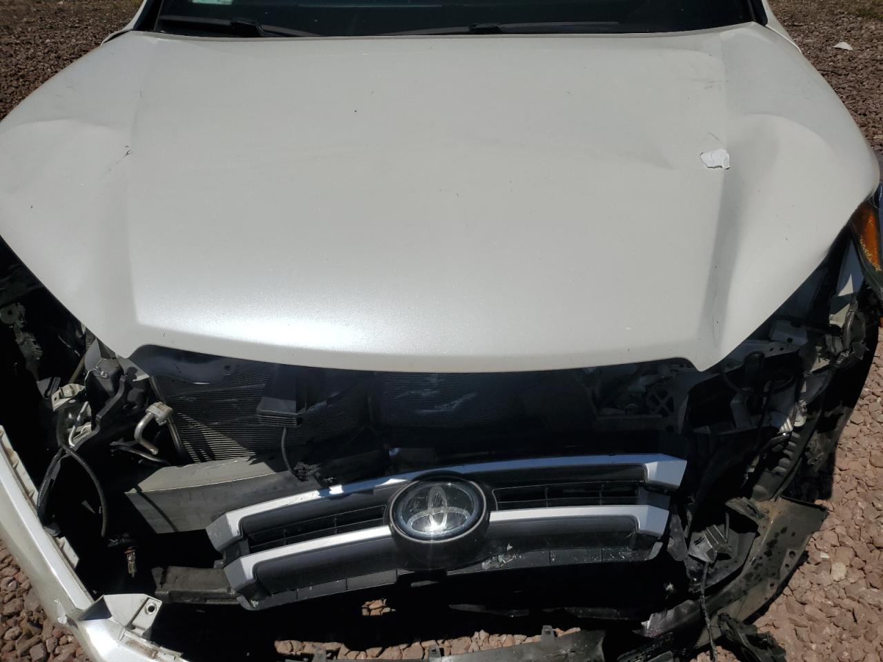 5TDZZRFHXKS312731 2019 Toyota Highlander Le