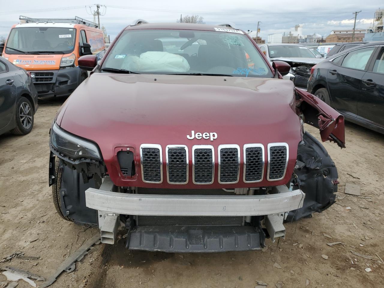 1C4PJMCB8KD299619 2019 Jeep Cherokee Latitude