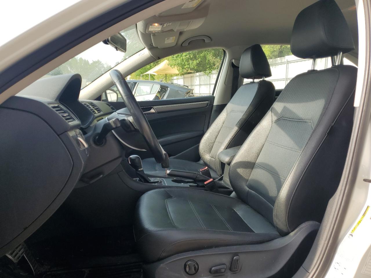 1VWAT7A30GC039335 2016 Volkswagen Passat S