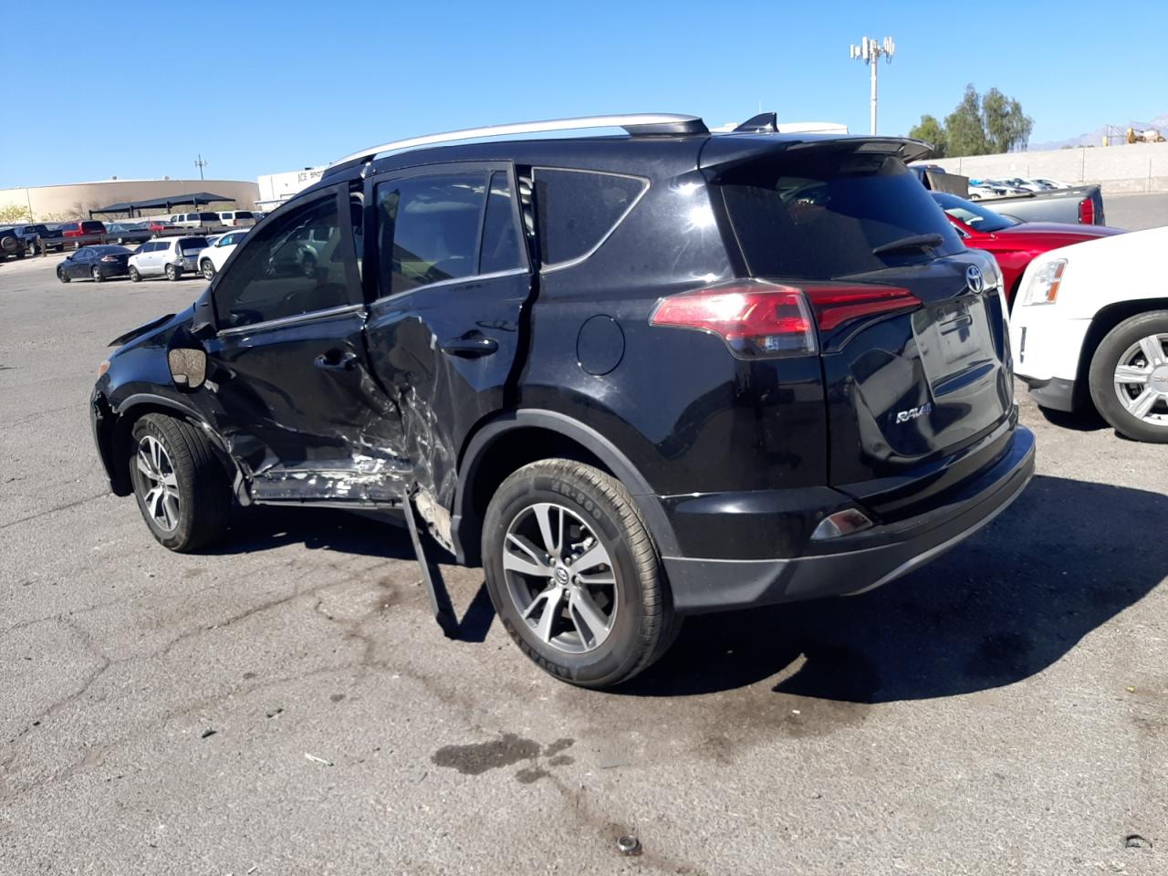 2T3WFREV6HW350435 2017 Toyota Rav4 Xle