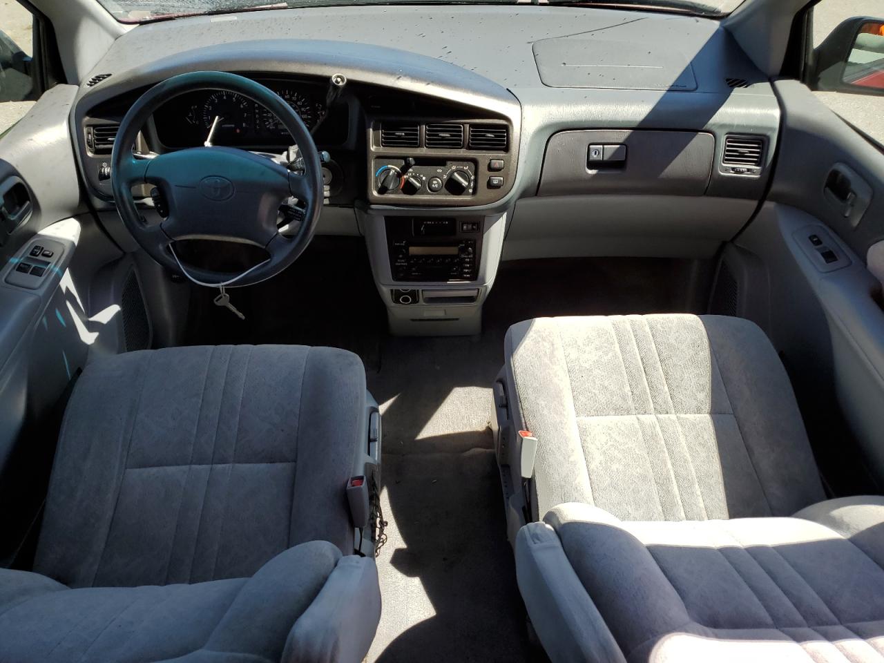 4T3ZF13C2YU255483 2000 Toyota Sienna Le