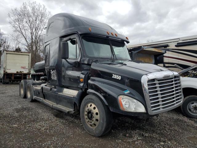 Lot #2487418526 2015 FREIGHTLINER CASCADIA 1 salvage car
